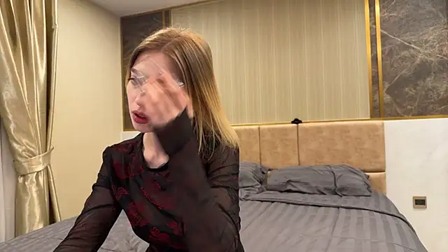 Snapshot of Mary_Harriss chatting on 12/18/25, 10:46 Mary Harriss online show from 12/18/25, 10:46