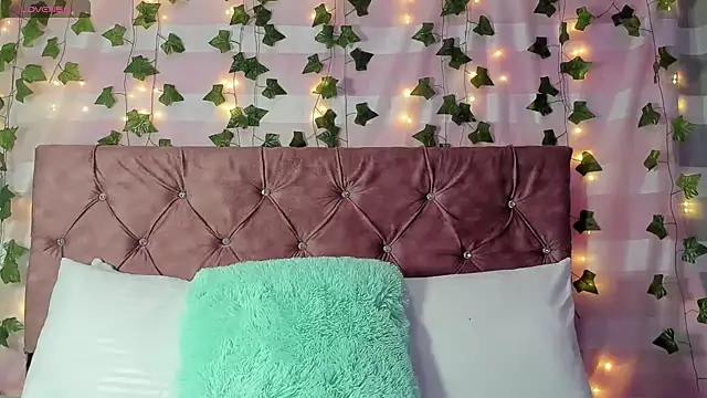 Ayla-marttinez online show from 04/08/26, 12:45