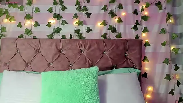 Ayla-marttinez online show from 04/13/26, 12:47