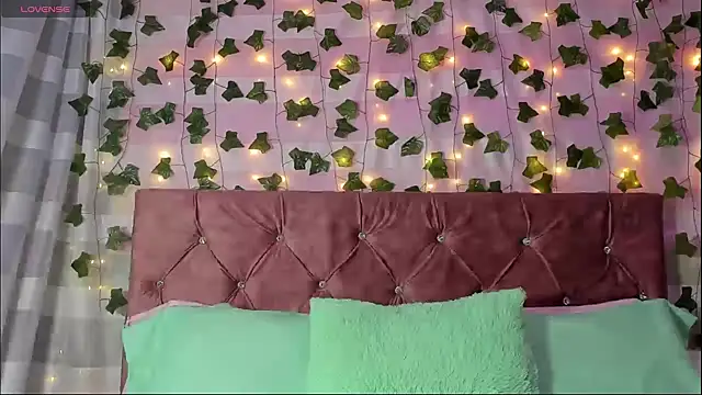 Ayla-marttinez online show from 04/14/26, 01:21