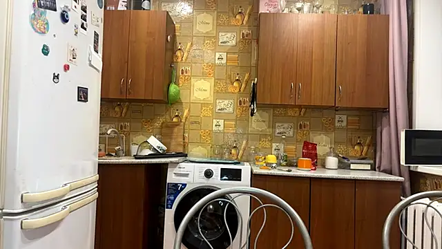 Snapshot of DiedraGlackin chatting on 12/18/25, 05:17 DiedraGlackin online show from 12/18/25, 05:17