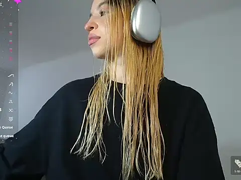 Snapshot of alina_lee chatting on 12/14/25, 08:58 alina lee online show from 12/14/25, 08:58