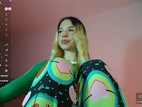 Snapshot of alina_lee chatting on 12/14/25, 02:51 alina lee online show from 12/14/25, 02:51