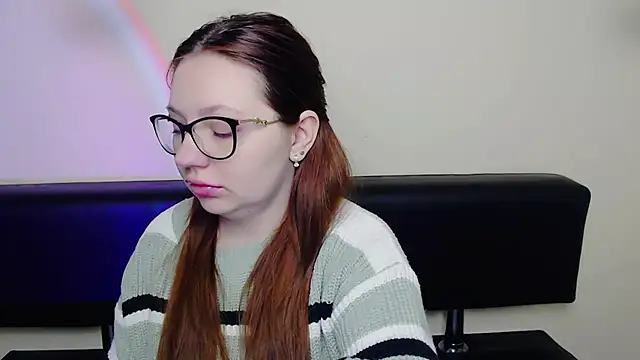 Snapshot of LiliaErmi chatting on 02/18/26, 07:17 LiliaErmi online show from 02/18/26, 07:17