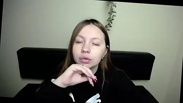 LiliaErmi online show from 04/08/26, 06:04