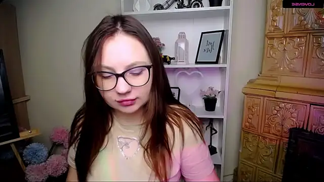 Snapshot of LiliaErmi chatting on 12/14/25, 09:48 LiliaErmi online show from 12/14/25, 09:48