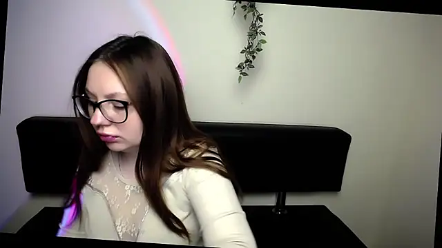 Snapshot of LiliaErmi chatting on 04/21/26, 06:09 LiliaErmi online show from 04/21/26, 06:09
