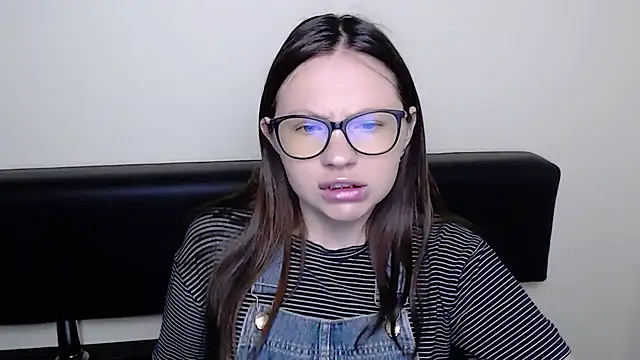 Snapshot of LiliaErmi chatting on 05/25/26, 06:12 LiliaErmi online show from 05/25/26, 06:12