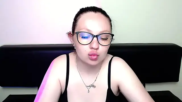 Snapshot of LiliaErmi chatting on 05/17/26, 10:15 LiliaErmi online show from 05/17/26, 10:15