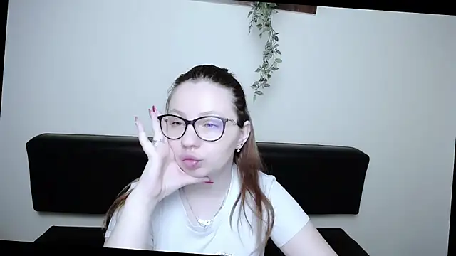 Snapshot of LiliaErmi chatting on 04/23/26, 06:20 LiliaErmi online show from 04/23/26, 06:20