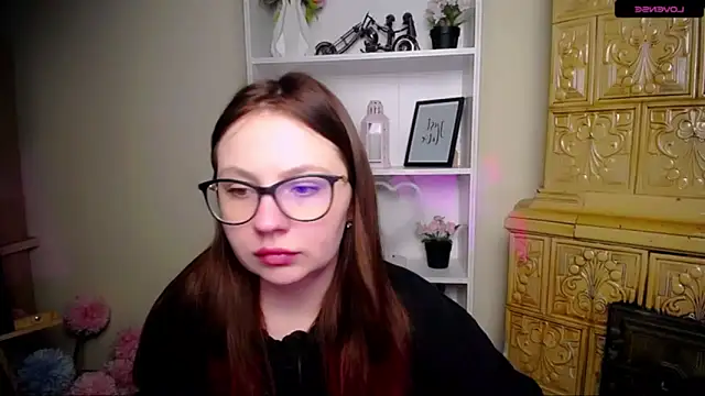 Snapshot of LiliaErmi chatting on 12/20/25, 05:54 LiliaErmi online show from 12/20/25, 05:54