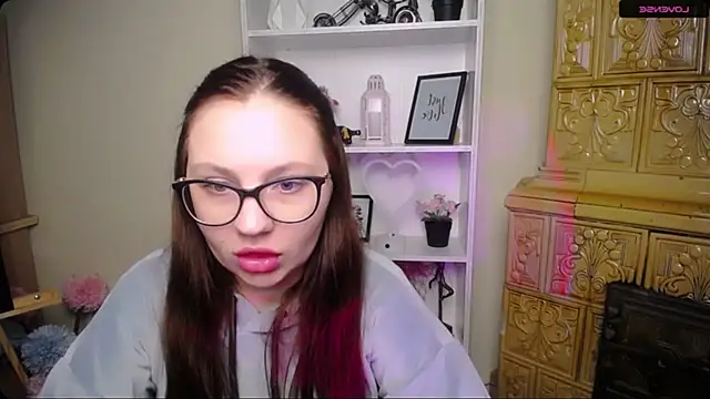 Snapshot of LiliaErmi chatting on 12/16/25, 05:44 LiliaErmi online show from 12/16/25, 05:44