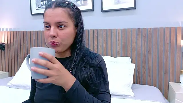 Mia Bellefort online show from 03/05/26, 08:05