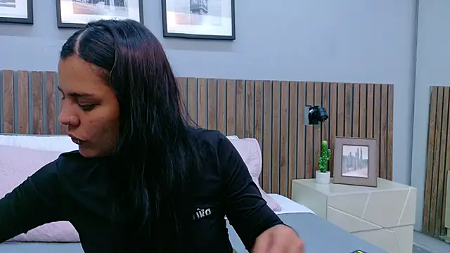 Mia Bellefort online show from 03/27/26, 07:26