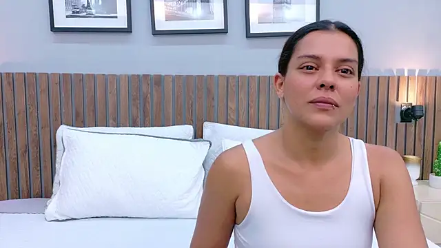 Mia Bellefort online show from 04/09/26, 08:04