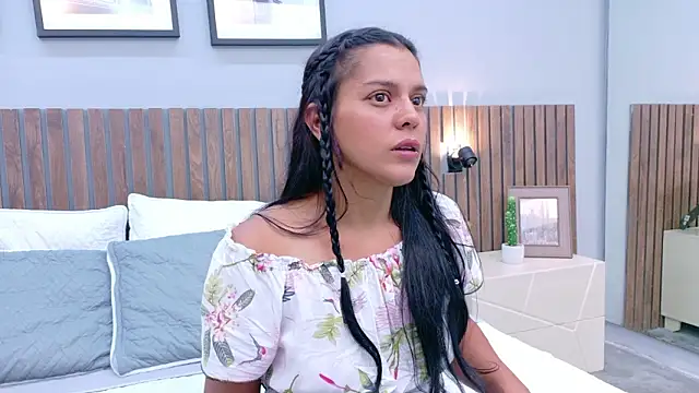 Mia Bellefort online show from 03/04/26, 07:54