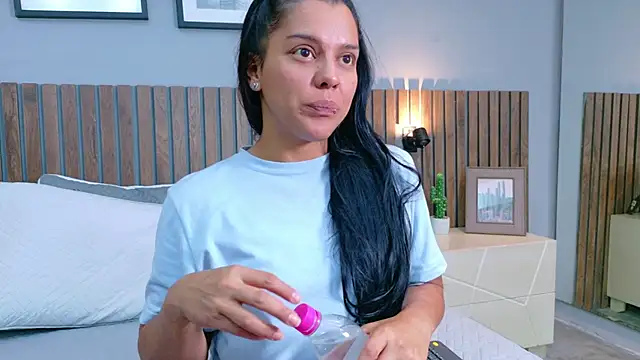 Snapshot of Mia_Bellefort chatting on 02/21/26, 08:11 Mia Bellefort online show from 02/21/26, 08:11