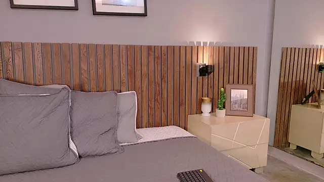 Mia Bellefort online show from 04/11/26, 08:34