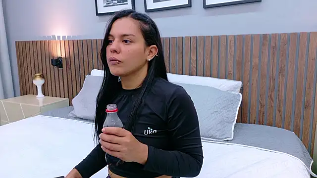 Mia Bellefort online show from 03/22/26, 07:48