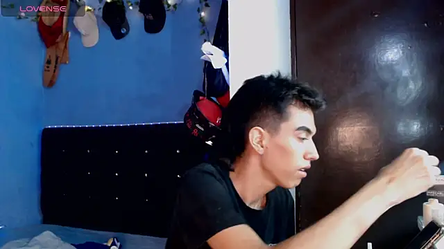Snapshot of Juan_Gomezz26 chatting on 05/17/26, 12:21 Juan Gomezz26 online show from 05/17/26, 12:21