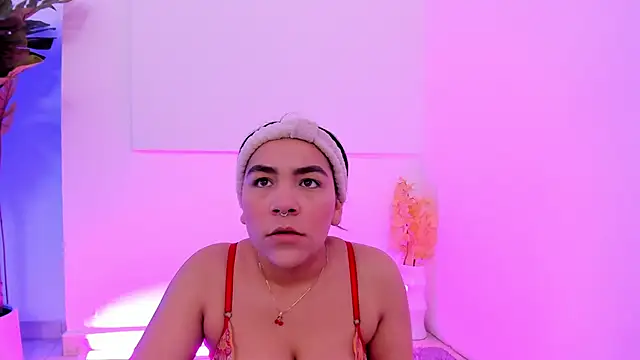 Snapshot of Sophie-dallas chatting on 12/15/25, 12:55 Sophie-dallas online show from 12/15/25, 12:55