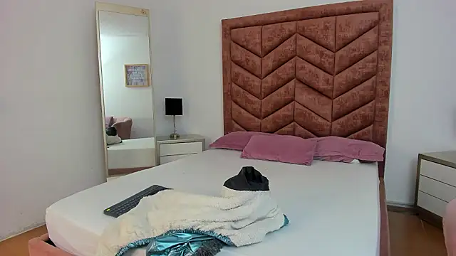 Scarlett  Noir online show from 03/25/26, 08:08