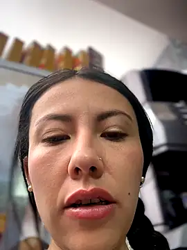 im loreinnn online show from 12/17/25, 02:11