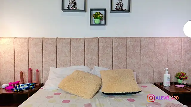 Zoehot 11 online show from 03/07/26, 09:42