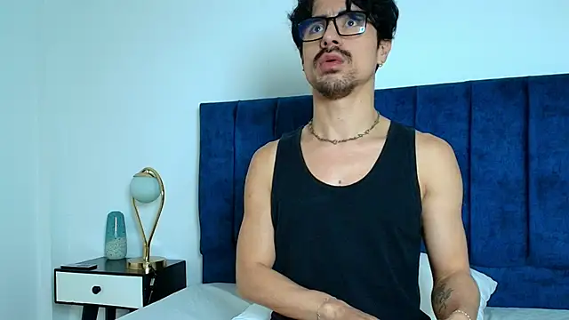 Snapshot of Ethan_Briggs chatting on 12/19/25, 05:21 Ethan Briggs online show from 12/19/25, 05:21