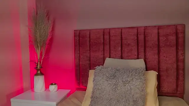 Snapshot of PaulinaSaint chatting on 02/10/26, 12:53 PaulinaSaint online show from 02/10/26, 12:53