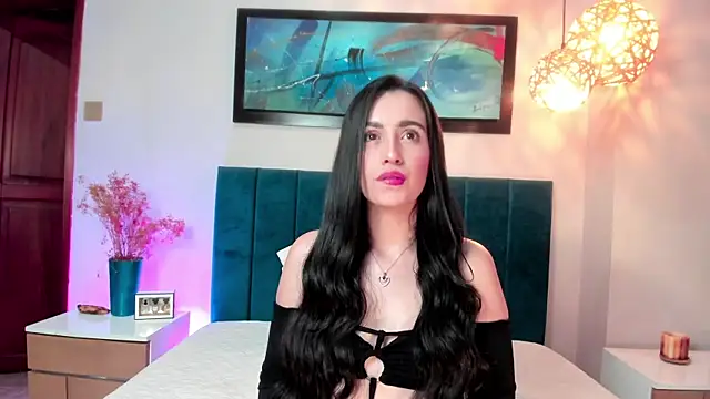 Snapshot of EllaVillaluna chatting on 12/18/25, 01:00 EllaVillaluna online show from 12/18/25, 01:00