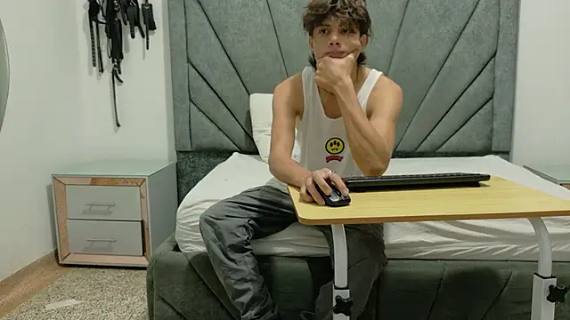 Snapshot of LoganRyder_OS chatting on 12/18/25, 12:38 LoganRyder OS online show from 12/18/25, 12:38