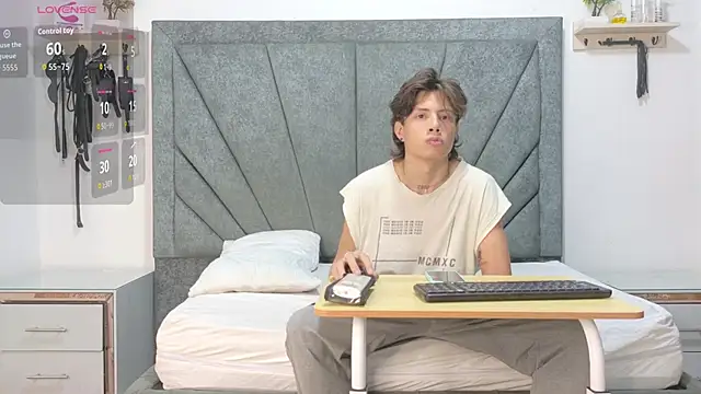 Snapshot of LoganRyder_OS chatting on 12/15/25, 06:41 LoganRyder OS online show from 12/15/25, 06:41