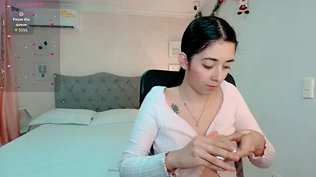 emmalove doll online show from 01/05/26, 08:12