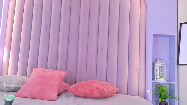 Miia Anderson online show from 04/09/26, 12:00