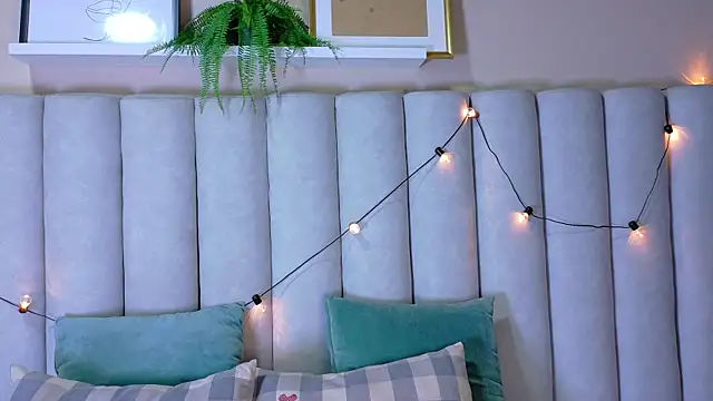 Miia Anderson online show from 04/08/26, 12:50