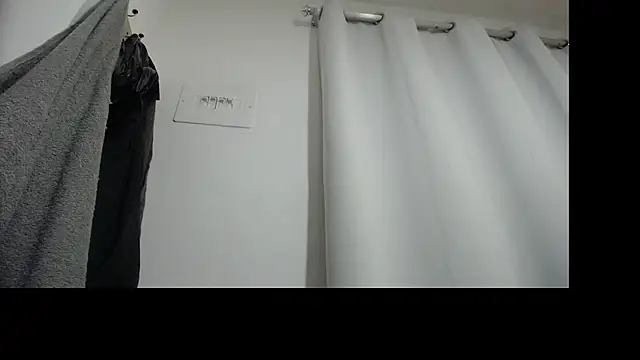 Snapshot of aylin_ross_ chatting on 12/20/25, 07:44 aylin ross online show from 12/20/25, 07:44