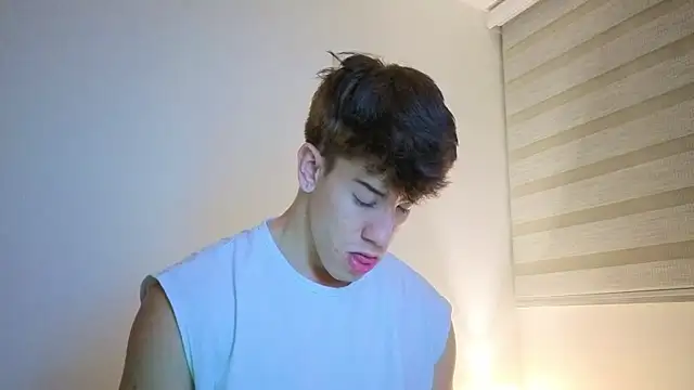 maxxcooper1 online show from 12/23/25, 06:23