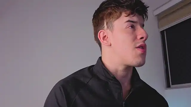 maxxcooper1 online show from 12/18/25, 07:35