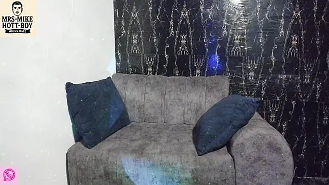 Snapshot of Mrs-mike-hott-boy chatting on 12/16/25, 03:44 Mrs-mike-hott-boy online show from 12/16/25, 03:44