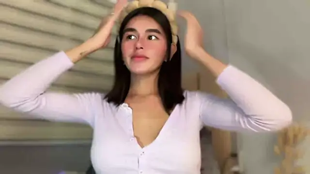 Snapshot of Annedee_ chatting on 12/16/25, 04:44 Annedee online show from 12/16/25, 04:44