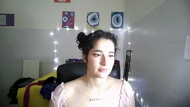 caramel-hotty online show from 12/15/25, 12:49