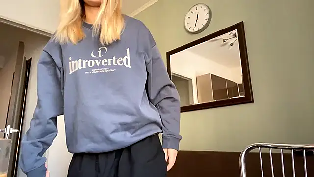 Snapshot of Leifuture chatting on 01/17/26, 05:33 Leifuture online show from 01/17/26, 05:33