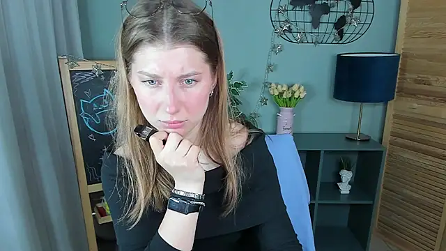 katymeaw online show from 05/20/26, 01:35