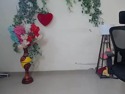 Shy nivi online show from 06/15/26, 04:06