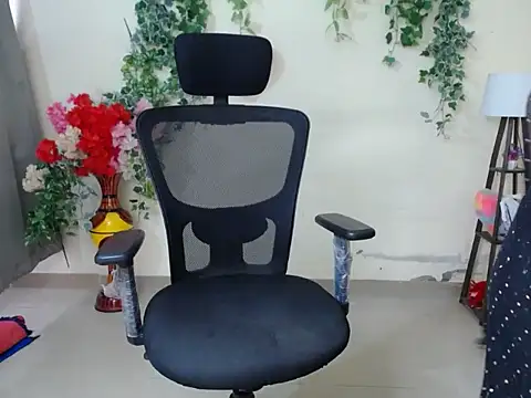 Snapshot of Shy_nivi chatting on 05/24/26, 01:00 Shy nivi online show from 05/24/26, 01:00