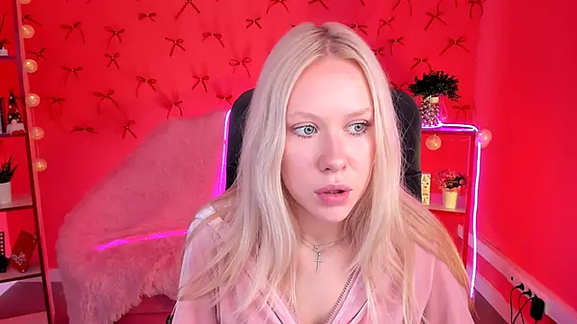 Snapshot of AprilChambers chatting on 12/16/25, 09:24 AprilChambers online show from 12/16/25, 09:24