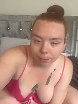 Snapshot of AnnieAinsx chatting on 04/12/26, 10:18 AnnieAinsx online show from 04/12/26, 10:18