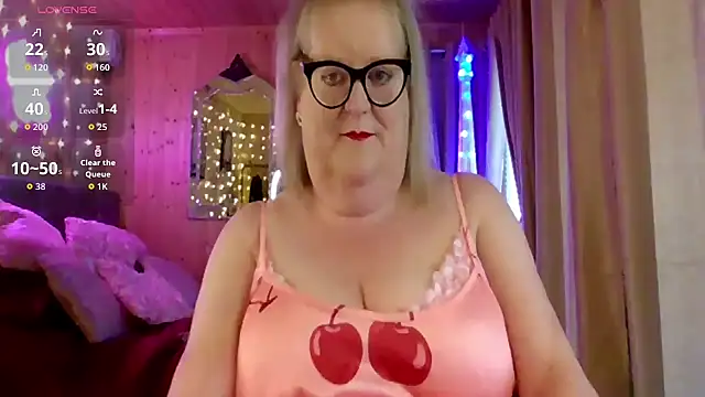 Curvy-Irish-CrystalX online show from 04/15/26, 11:27