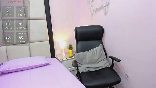 Snapshot of JulietaFerrer_ chatting on 12/20/25, 11:57 JulietaFerrer online show from 12/20/25, 11:57